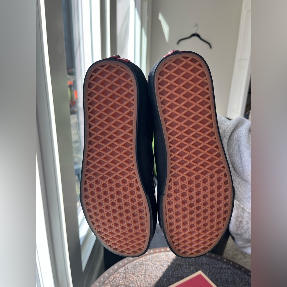 VANS CLASSIC SLIP ON SNEAKERS IN ALL BLACK 10.5 - Picture 8 of 8